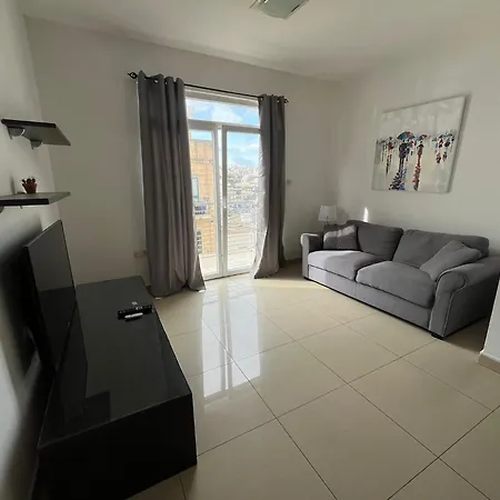 St Julians 2 Bedroom San Ġiljan